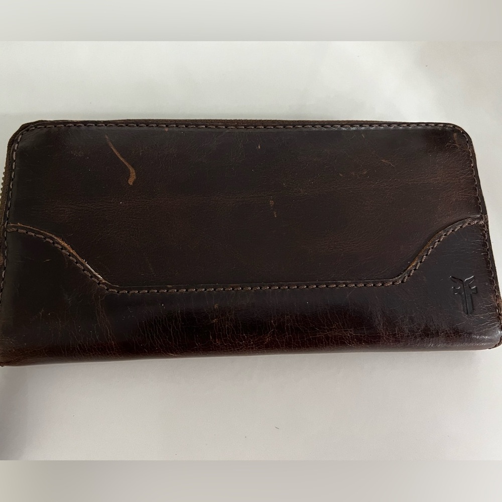 NWT large Frye wallet